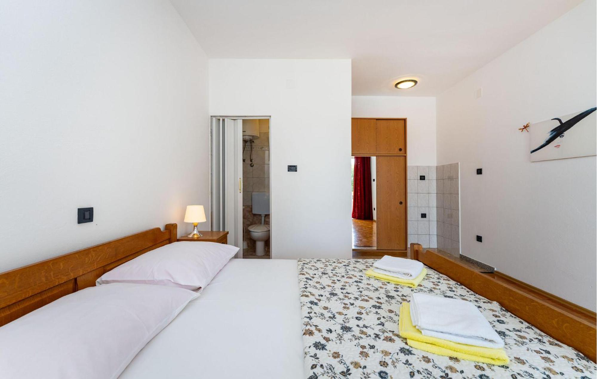 Beautiful Apartment In Galovac With Kitchen Zewnętrze zdjęcie