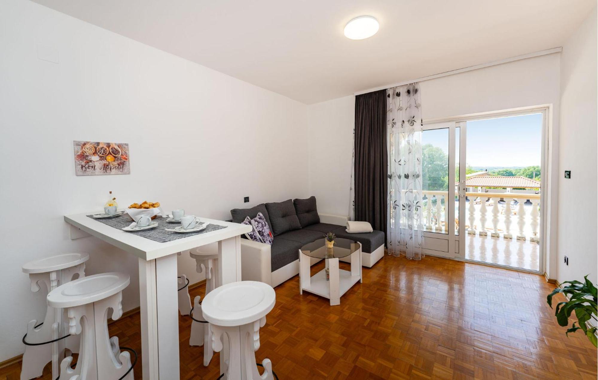 Beautiful Apartment In Galovac With Kitchen Zewnętrze zdjęcie