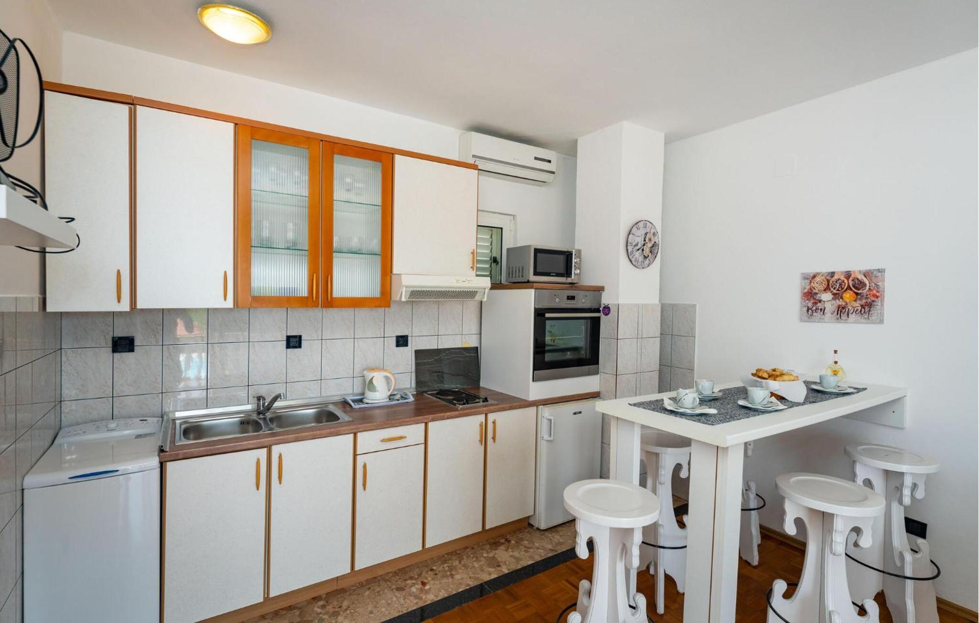 Beautiful Apartment In Galovac With Kitchen Zewnętrze zdjęcie