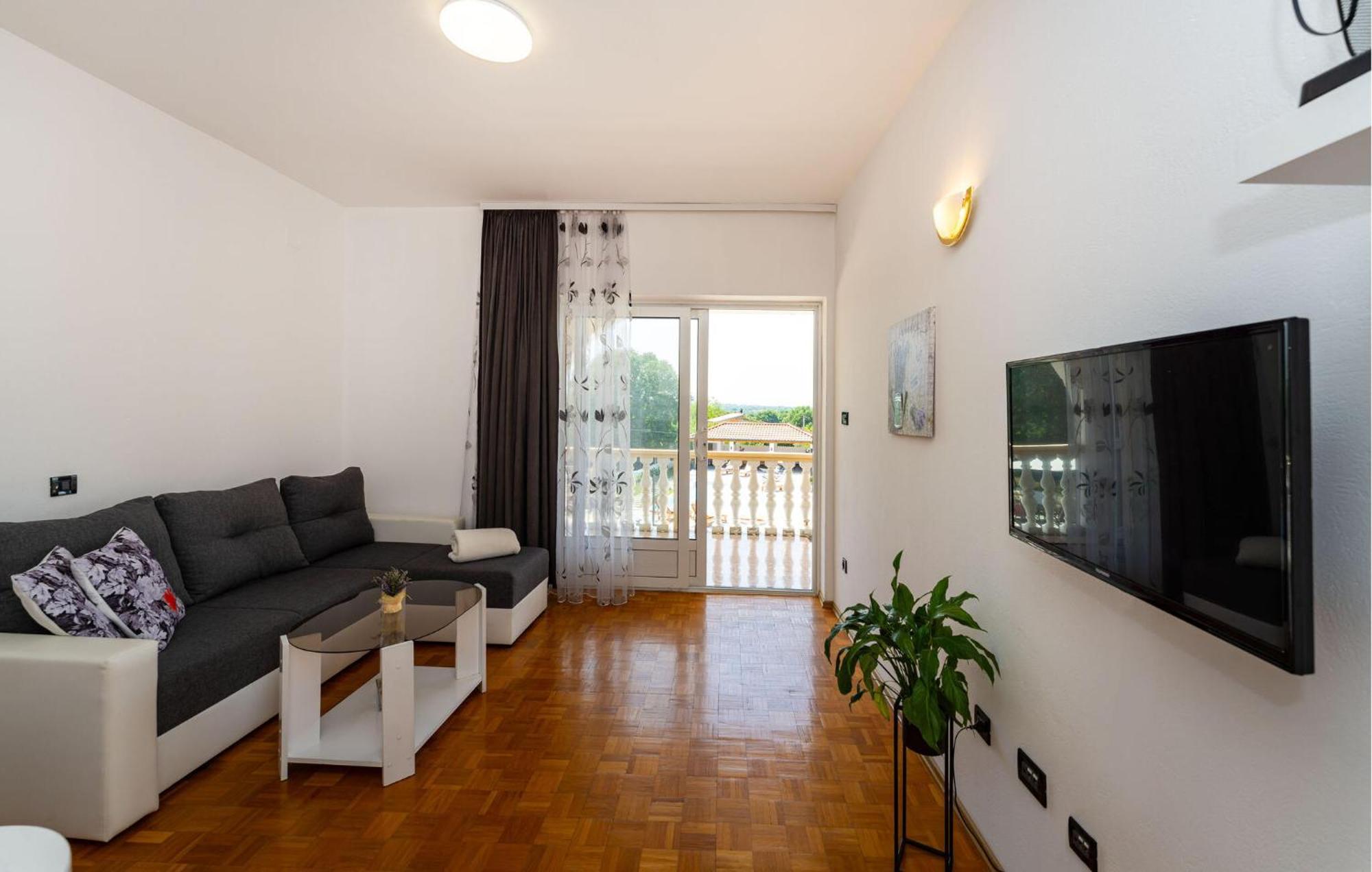 Beautiful Apartment In Galovac With Kitchen Zewnętrze zdjęcie