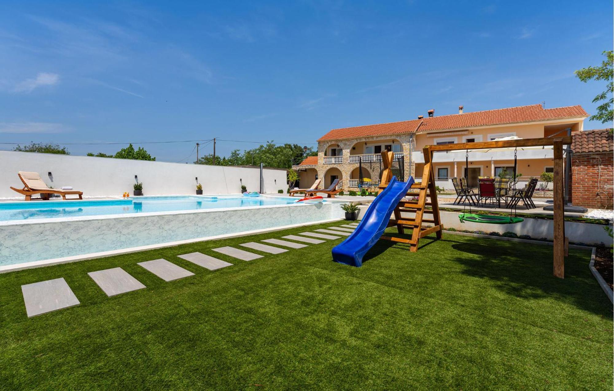 Beautiful Apartment In Galovac With Kitchen Zewnętrze zdjęcie